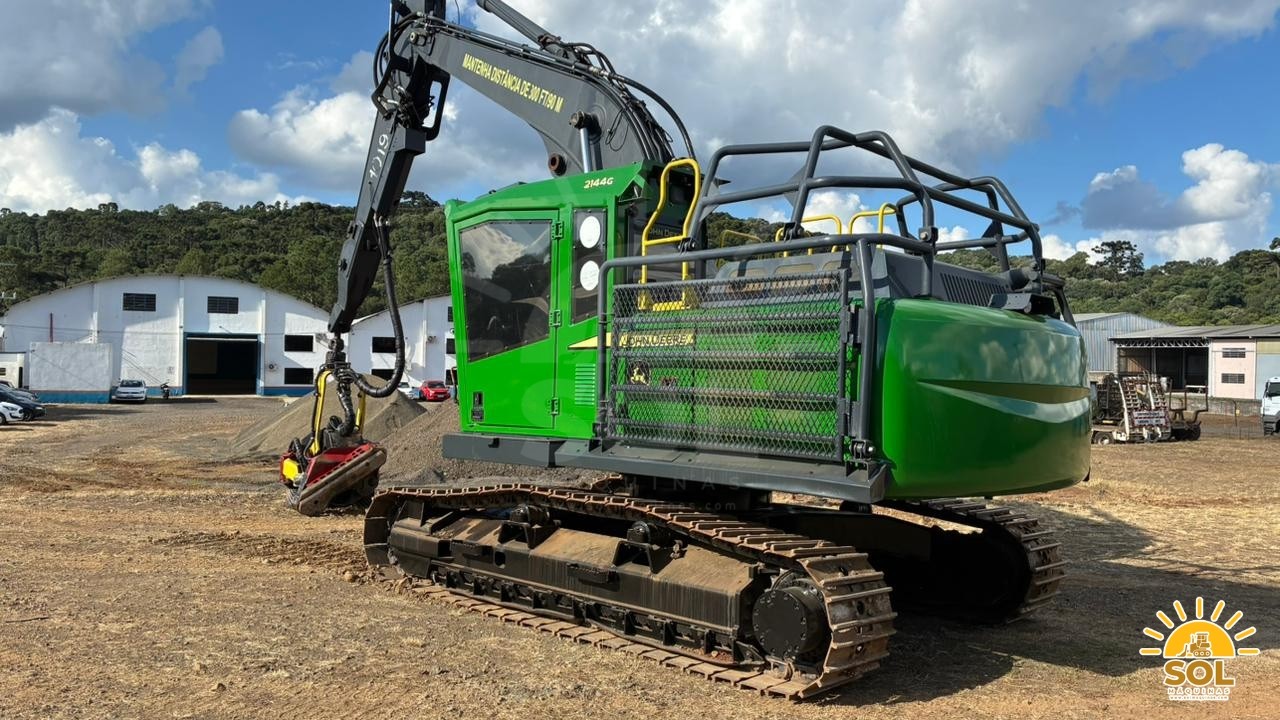 John Deere 2144G - 18/18 4