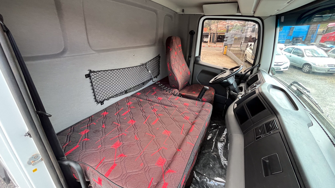 Volkswagen 24-280 E Constellation 6x2 - 22/23 2