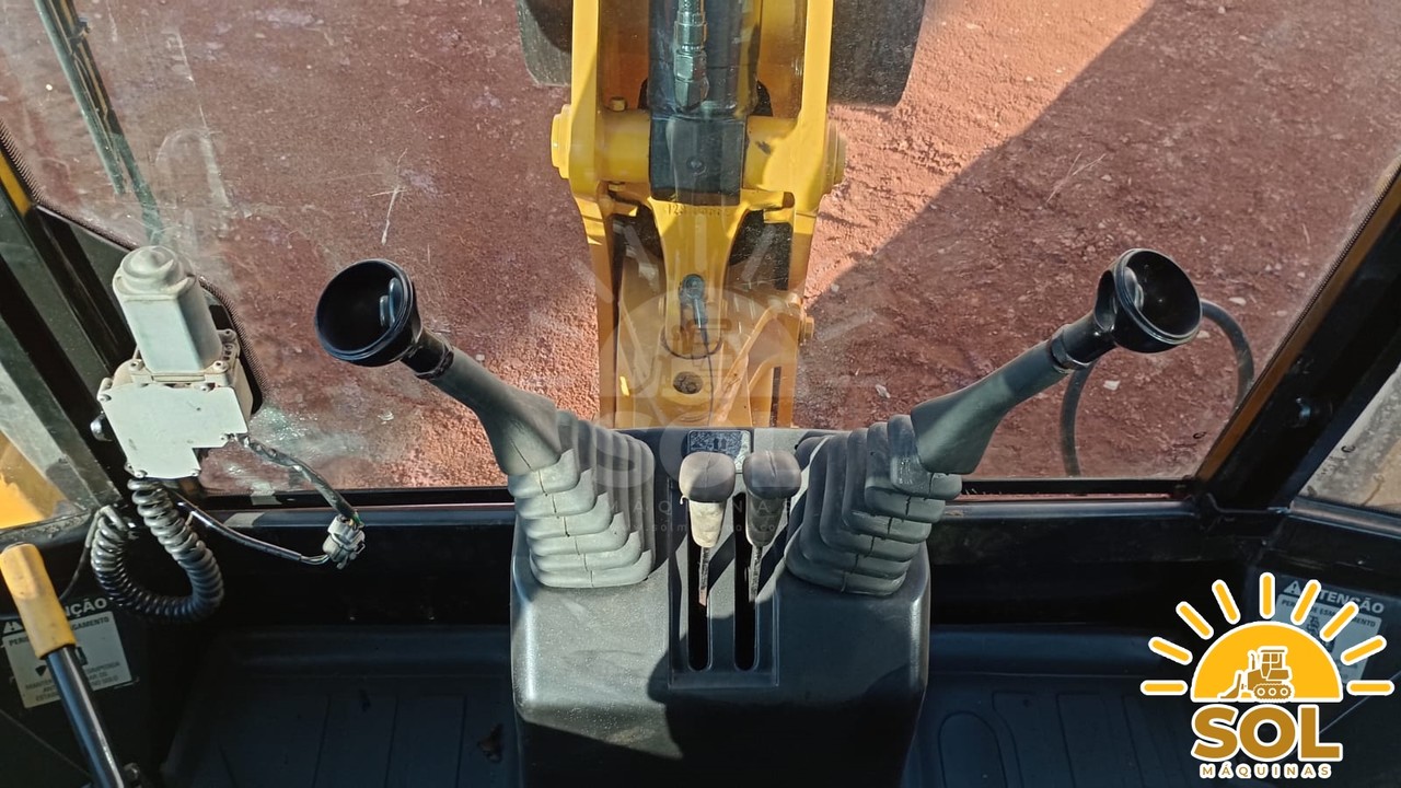 JCB 214 - 13/13 17