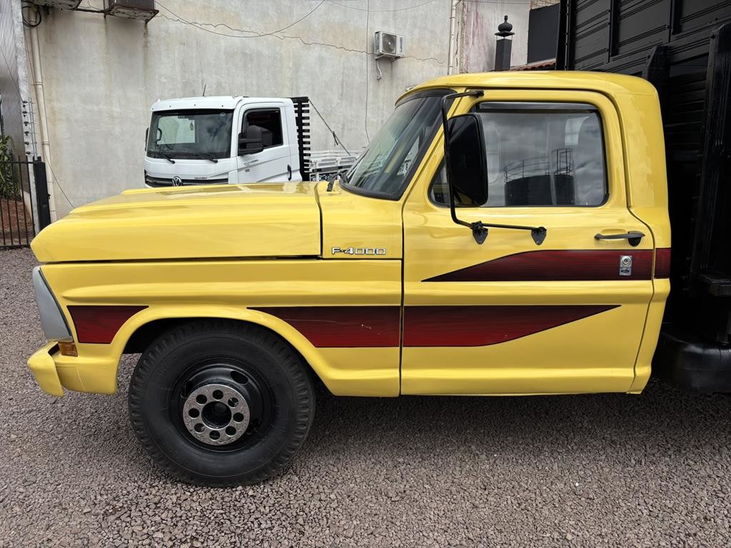 Ford F4000 - 77/77 2