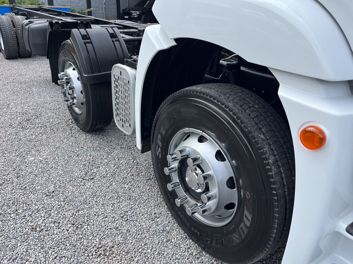 Volkswagen 30-330 Constellation 8x2 - 19/20 11