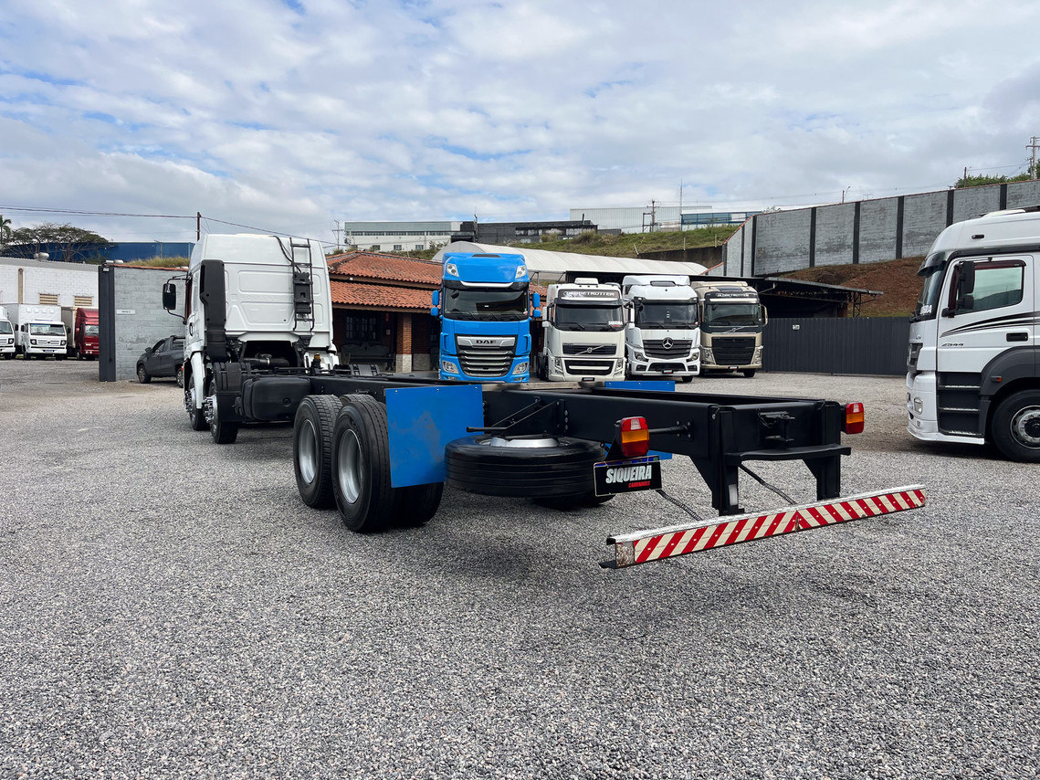 Volkswagen 30-330 Constellation 8x2 - 19/20 15
