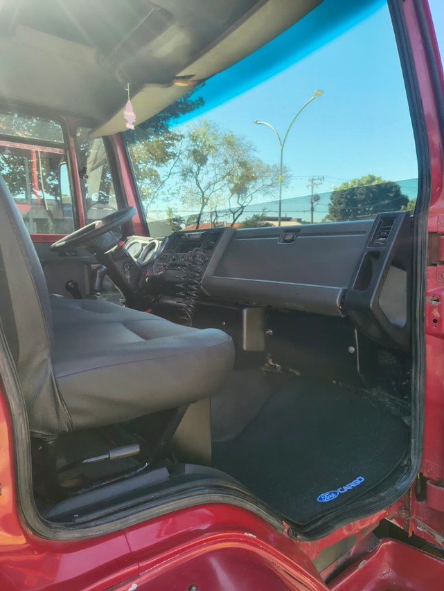 Ford Cargo1317 - 10/11 10