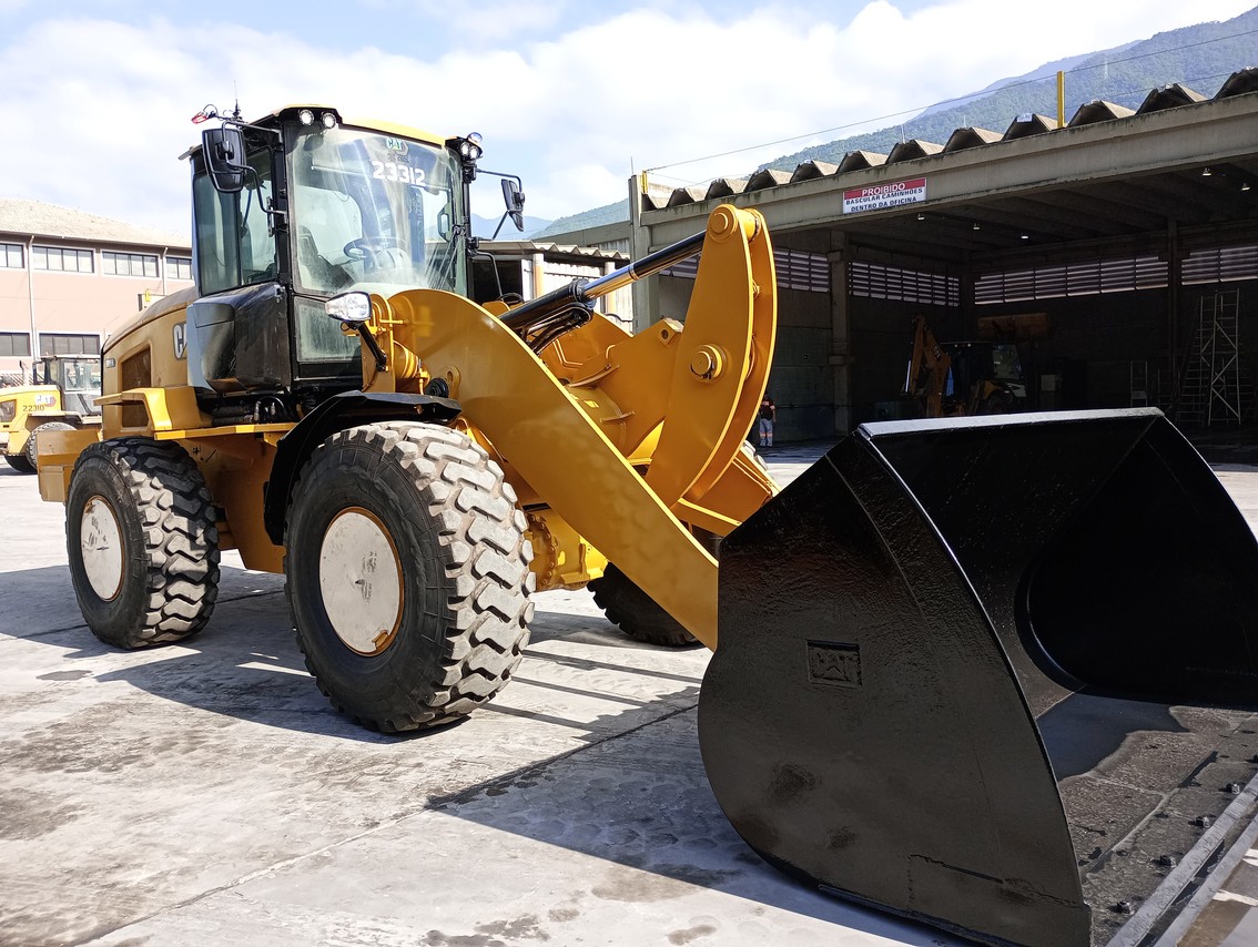 Caterpillar  938 - 23/23 3
