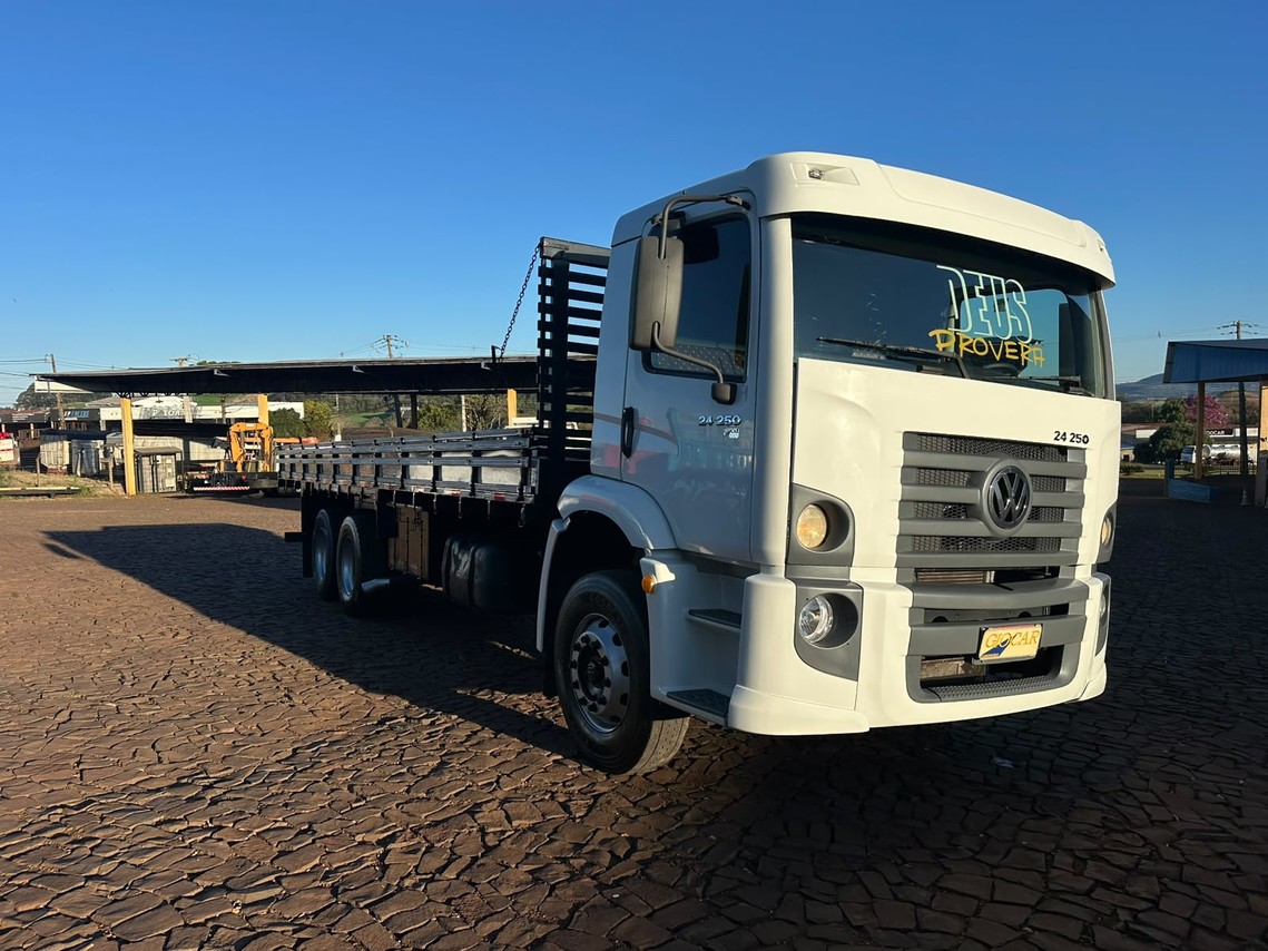 Volkswagen 24-250 E Constellation 3-Eixos - 10/10 2