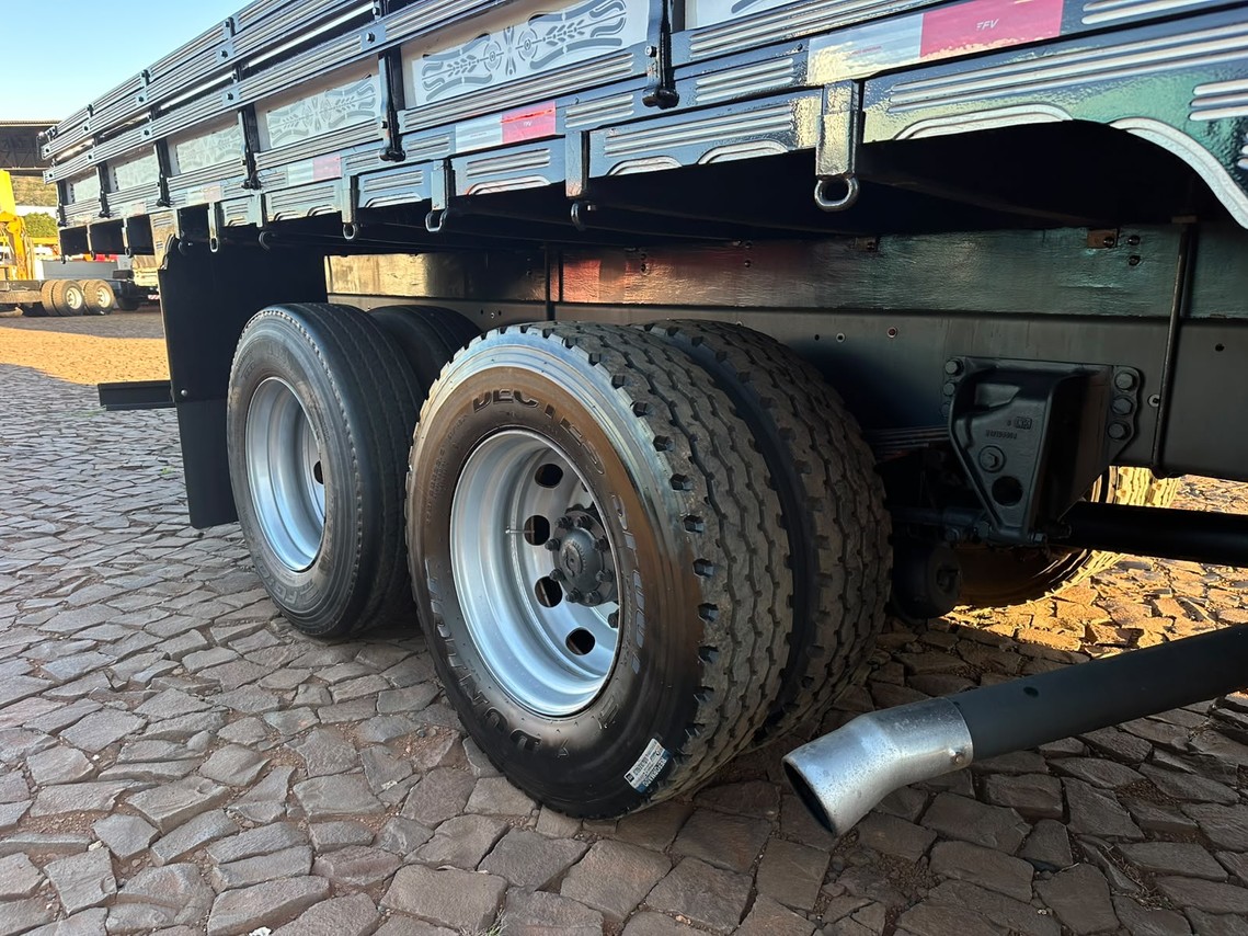 Volkswagen 24-250 E Constellation 3-Eixos - 10/10 11