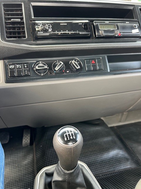 Volkswagen 11-180 Delivery  - 19/20 18