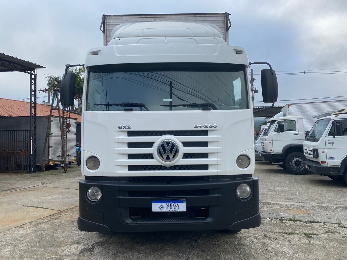 Volkswagen 24-250 E Constellation 3-Eixos - 09/10 2