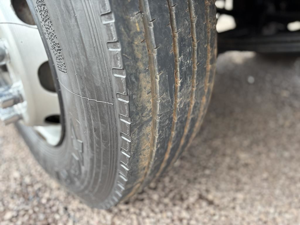 Volkswagen VW 25420 Constellation 6x2 - 19/20 18