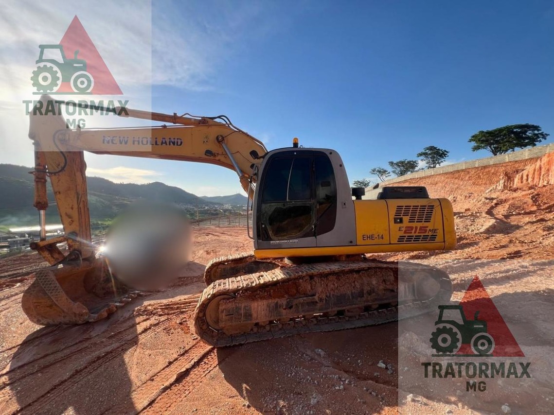 New Holland  E215 - 08/08 4