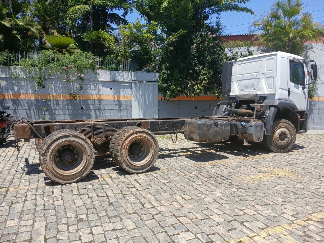 Volkswagen 31-330 E Constellation 6x4 - 21/22 6