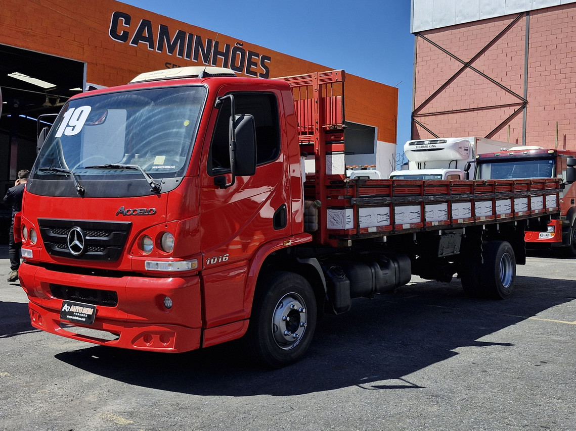 Mercedes Benz Accelo 1016 - 18/19 2