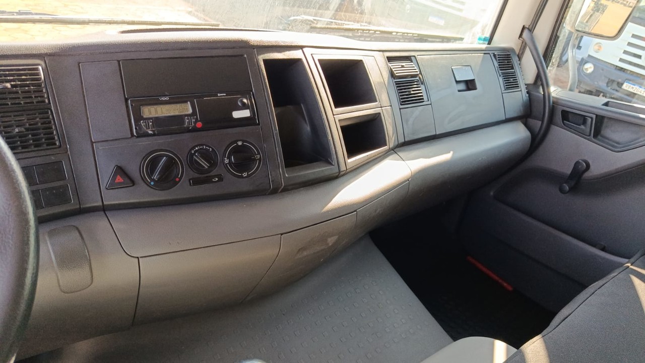 Volkswagen 17-260 Constellation Robust - 20/21 8