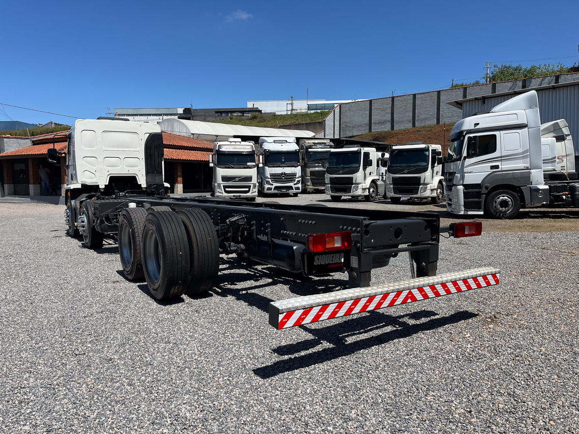 Volvo VM330 - 24/24 11