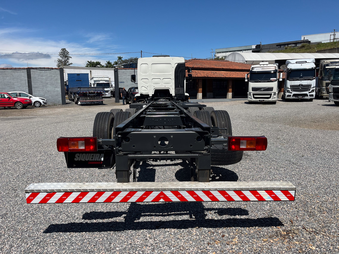 Volvo VM330 - 24/24 12