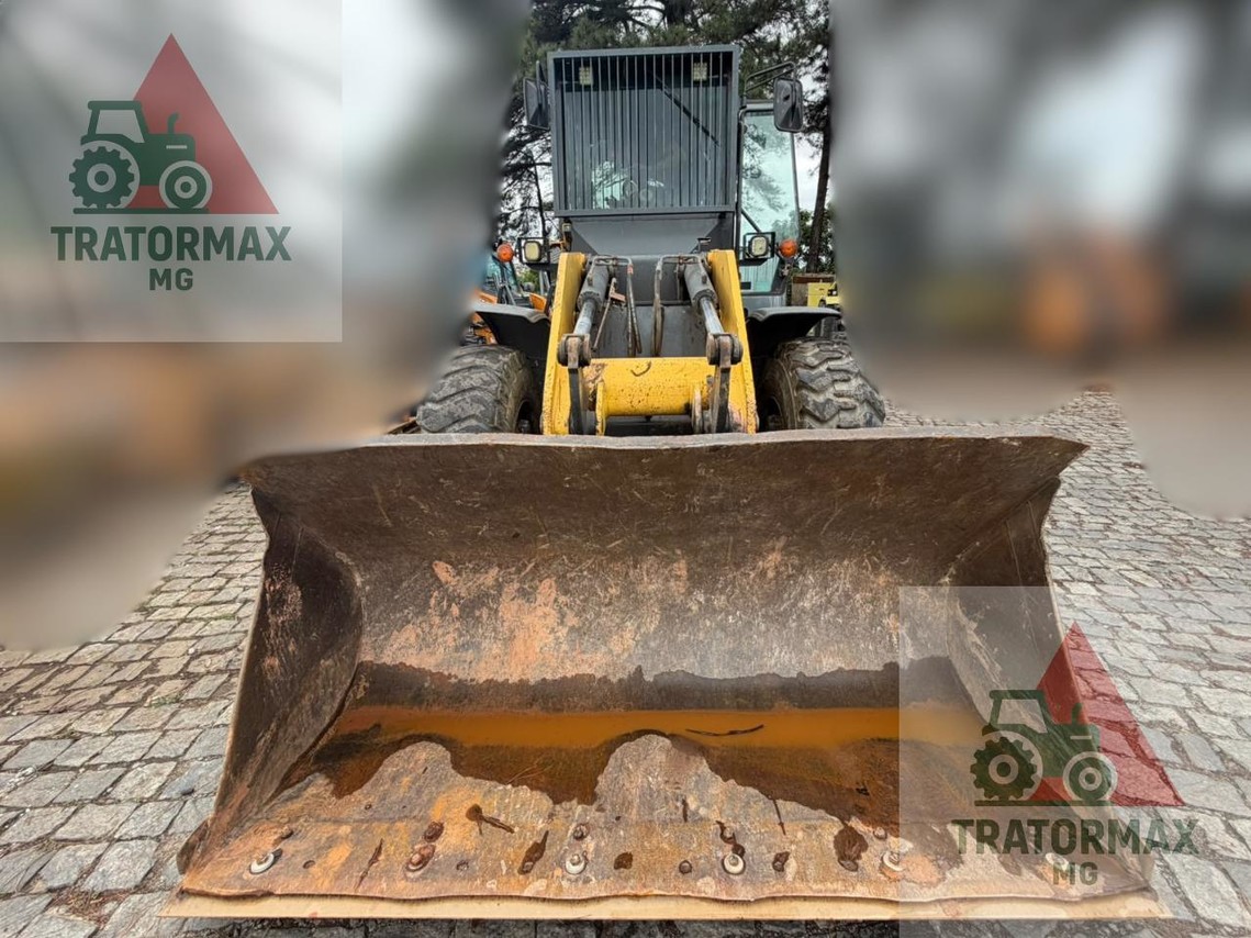 New Holland 12D - 18/18 5