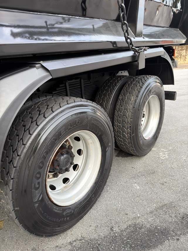 Volkswagen 31-330 E Constellation 6x4 - 21/22 9