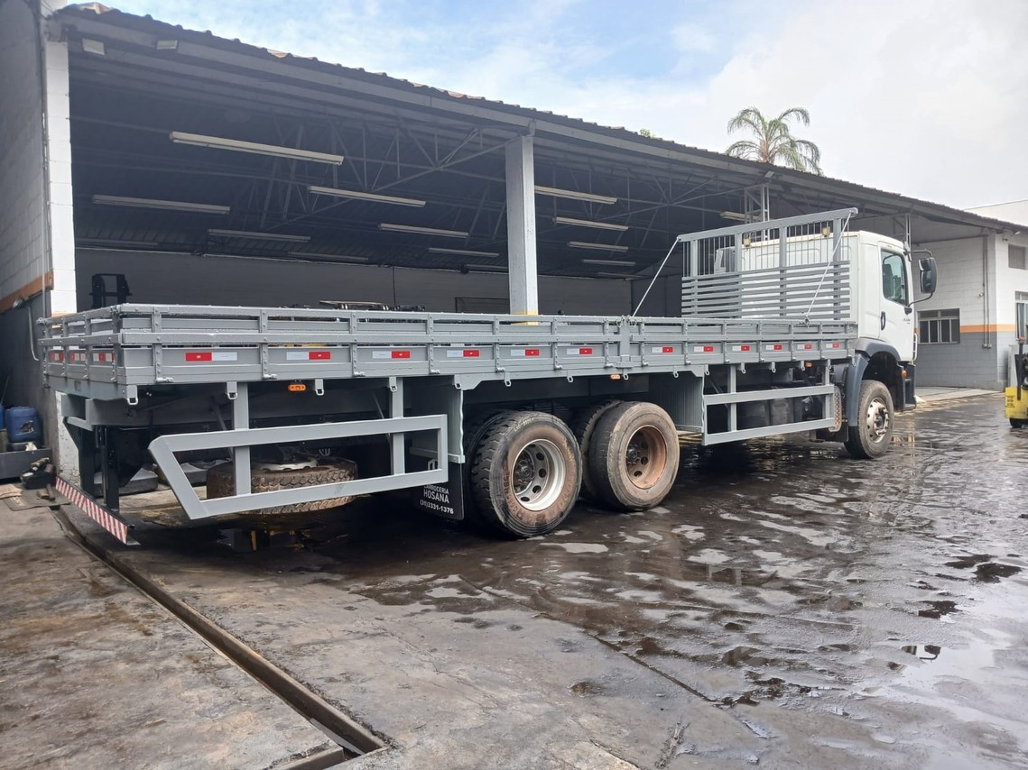 Volkswagen 31-330 E Constellation 6x4 - 21/22 4
