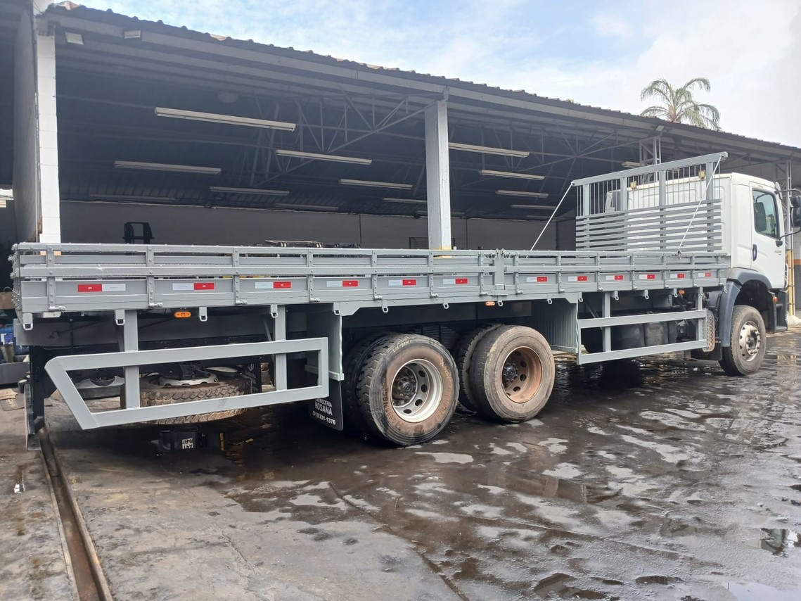 Volkswagen 31-330 E Constellation 6x4 - 21/22 6