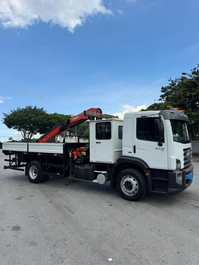 Volkswagen 17-230 E Constellation (DIESEL)(E5) - 17/18 3