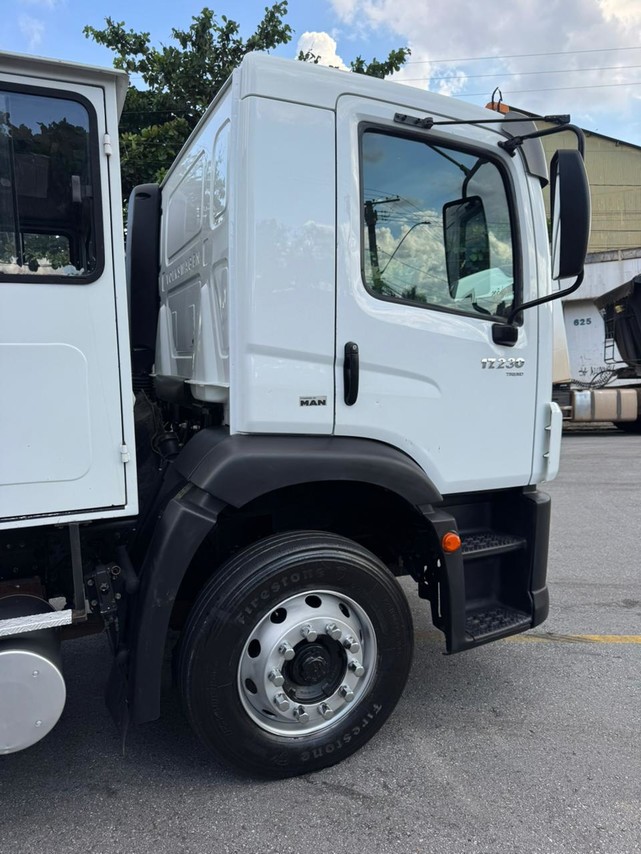 Volkswagen 17-230 E Constellation (DIESEL)(E5) - 17/18 9