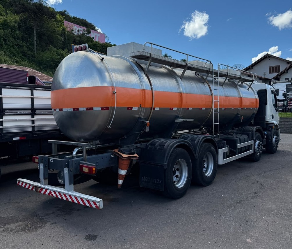 Volvo VM330 - 15/15 7