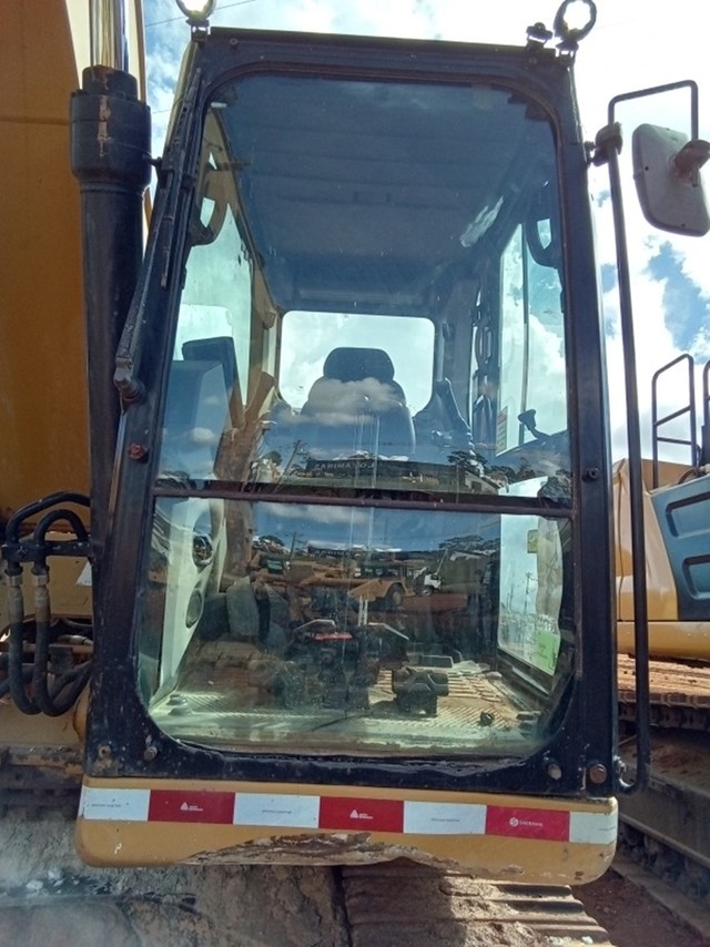 Caterpillar  320 - 19/19 6
